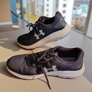 Under Armour Women Surge Navy Mesh & White Athletic Running Shoe Sz 9 Sneakers